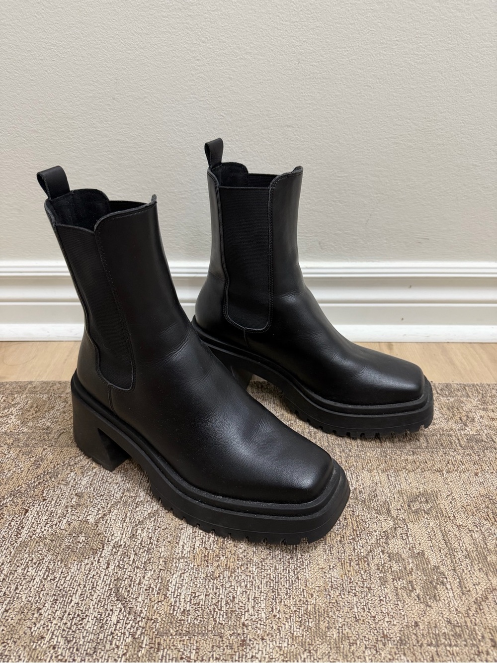 Steve Madden Parkway Black Platform Chelsea Boots Size 8.5 Women - Picture 2 of 7